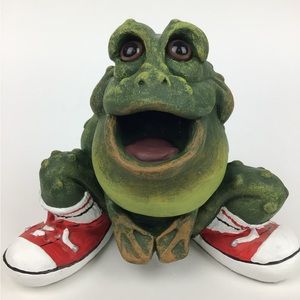 Vintage 98 Pete Apsit Collectible Ceramic figure Frog With Sneakers Converse.